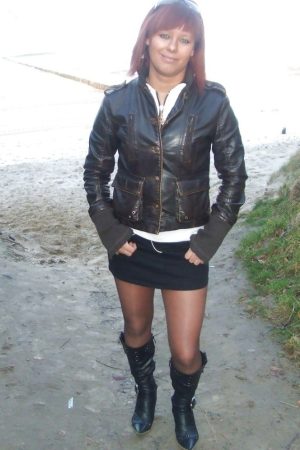 Hier je me suis sentie nue dans ma robe de mariée Sonia - rencontre-Naturiste-La Seyne-sur-Mer